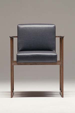 木製肘掛け椅子